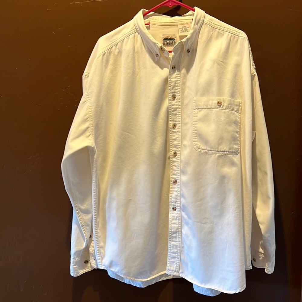 Northern elements shirt In cream with button up front.